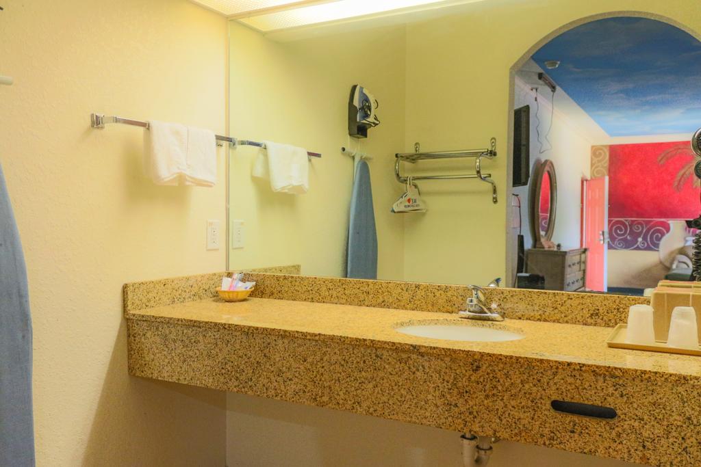 هيوستن The Symphony Inn & Suites الغرفة الصورة